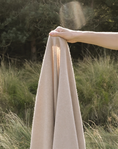 Karmameju - Himalaya Fleecetæppe - Beige